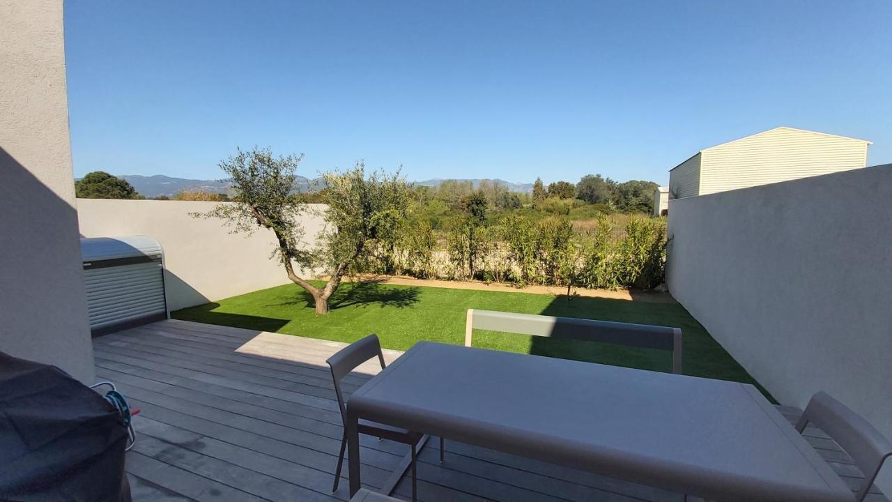 לצ'י Villa Home Holiday A Cala Rossa מראה חיצוני תמונה