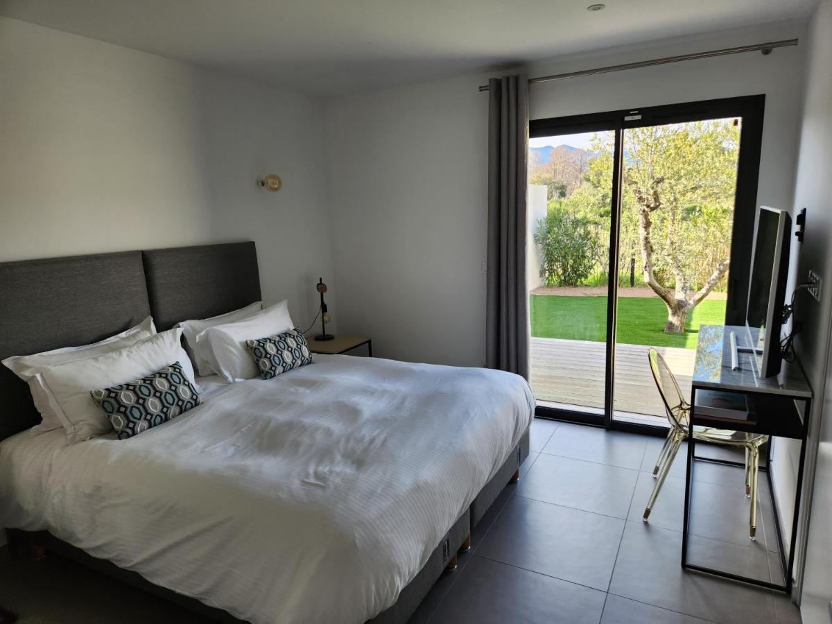 לצ'י Villa Home Holiday A Cala Rossa מראה חיצוני תמונה